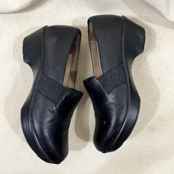 Dansko Soft Black Leather Loafer with Rubber Sole and Grosgrain Detail Size 37 - Picture 5 of 10